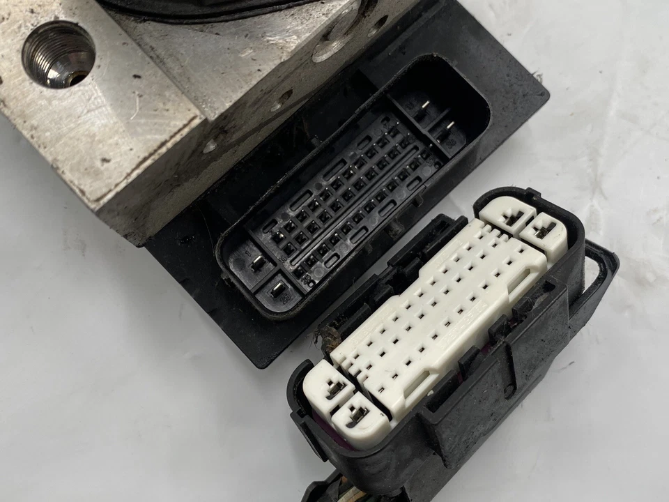 Dodge Durango 2007 conjunto de bomba de freno antibloqueo ABS P52855644AD Foto 2 de 4