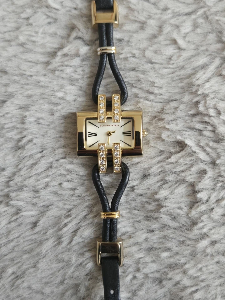Reloj BCBG MAX AZRIA Con Diamantes De Imitación. Foto 2 de 4