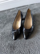 CHANEL Black Leather Block Heel Pumps Cap Toe Round Toe Size 7.5