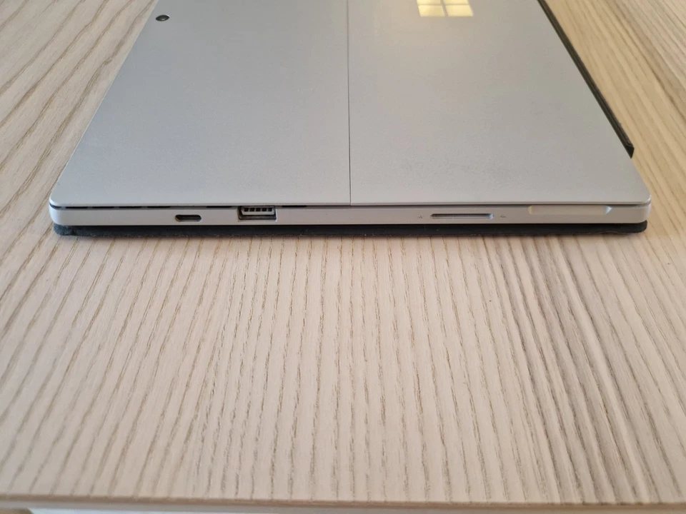 Microsoft Surface Pro 7 Intel Core i5-1035G4 8GB RAM 256GB Silver Windows 11 - Image 4 of 4