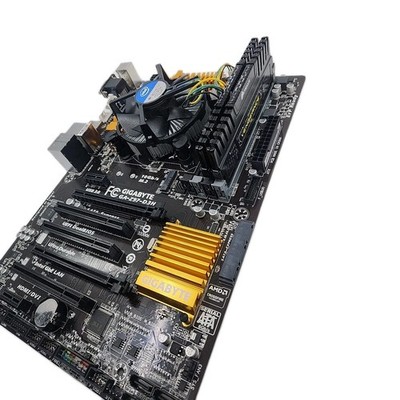 Gigabyte GA-Z97-D3H Intel i7-4790 32GB Corsair Vengeance DDR3 Combo
