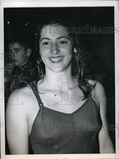 1946 Press Photo Jean Gerhardt wins Central AAU Women's 100 YD Free Style Swim
