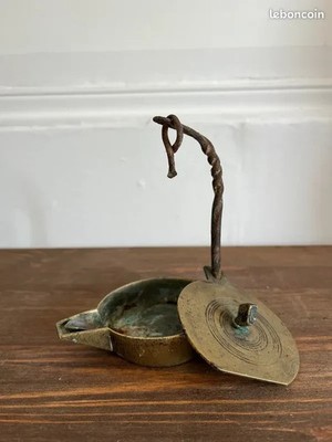 Alte Öllampe Kellerratte zum Aufhängen Stab und Deckel Bronze oder Messing
