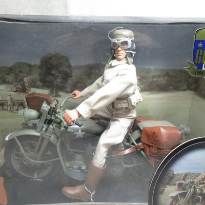 Hasbro G.I. Joe Classic Collection U.S. Army Courier & WLA 45