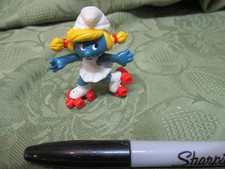 Peyo Vintage Smurf 1980 Schleich Hong Kong Smurfette Roller Skating Skate Blue