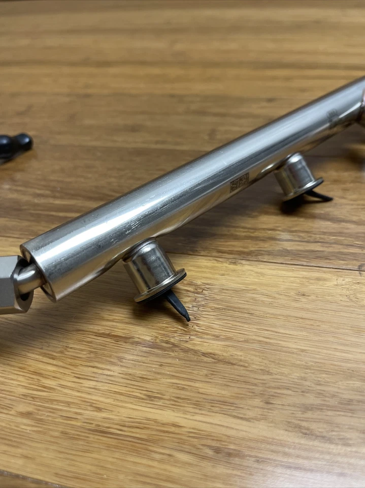 Левая форсунка топливной рейки 2009-2011 Audi S5 от оригинального производителя 079133315bc оригинальная деталь - Изображение 2 из 4