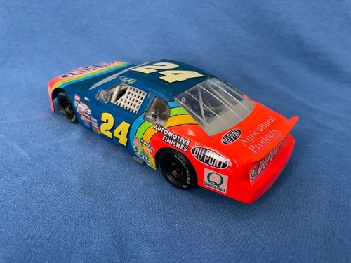Jeff Gordon #24 DuPont NASCAR Winston Cup 1/24 Scale Model Car Rainbow Warriors - Picture 3 of 10