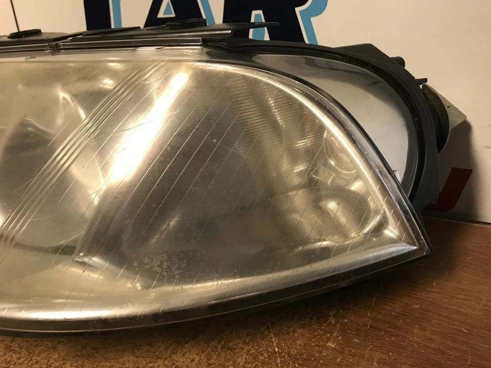 2003 VOLKSWAGEN PASSAT LEFT/DRIVER HEADLIGHT #7001 OEM - Image 2 of 4