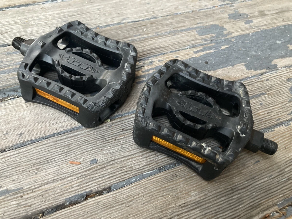 VINTAGE 90s GT BMX FREESTYLE 1 2 PLASTIC PEDALS FOR ONE PIECE CRANKS