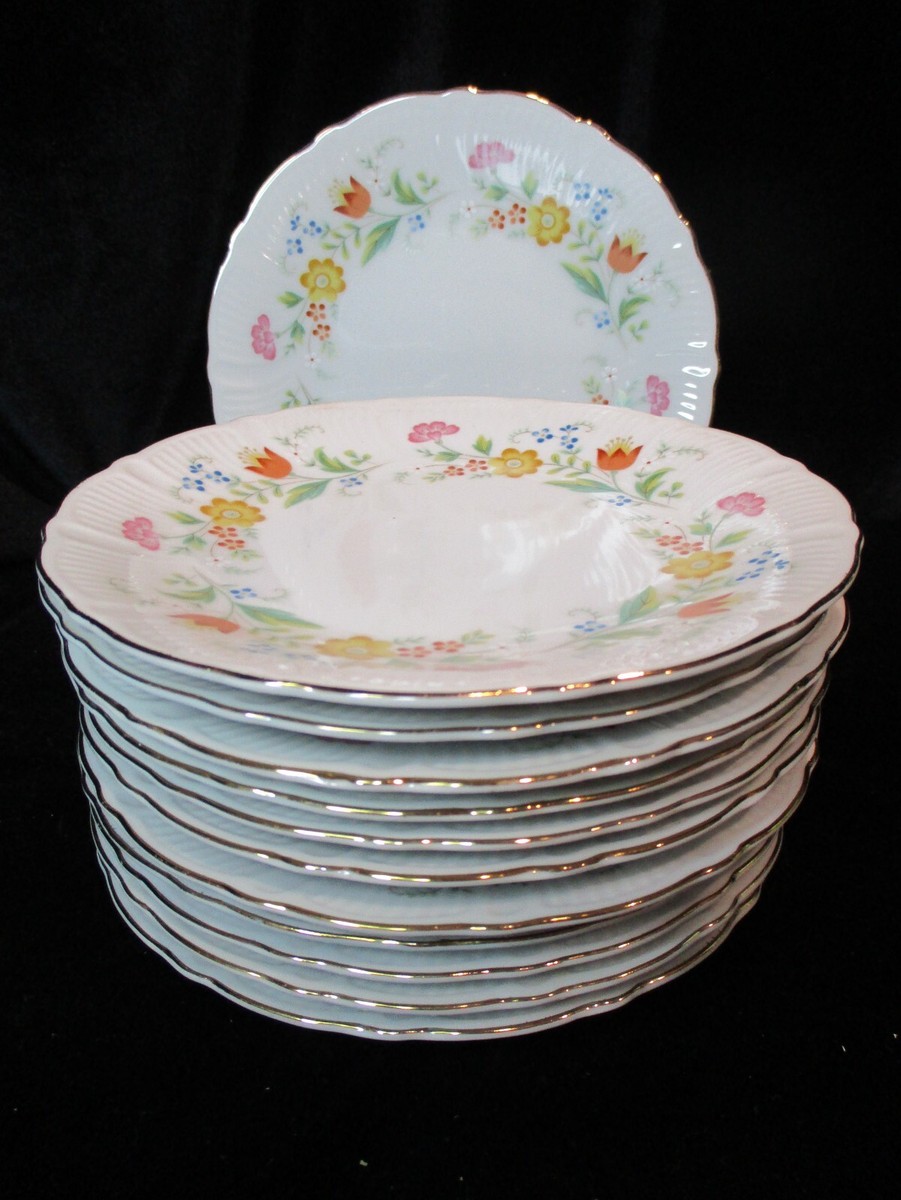 MIKASA FANCIFUL #6014 COUTURE SCALLOPED GOLD TRIM RIM 12 SALAD PLATES 1/2