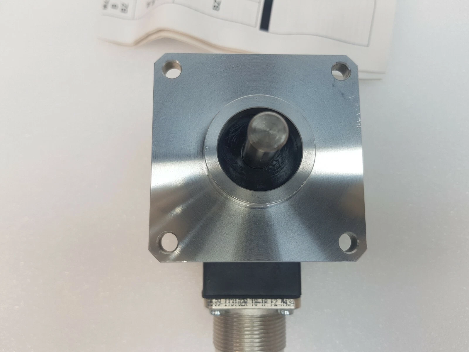 Square mounting flange and shaft of the ELCIS model 63 encoder