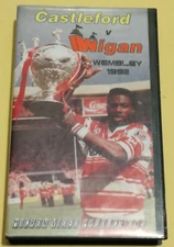 1992 RUGBY TAPE CASTLEFORD V WIGAN WEMBLEY VHS WITH SIGNATURES ON BACK
