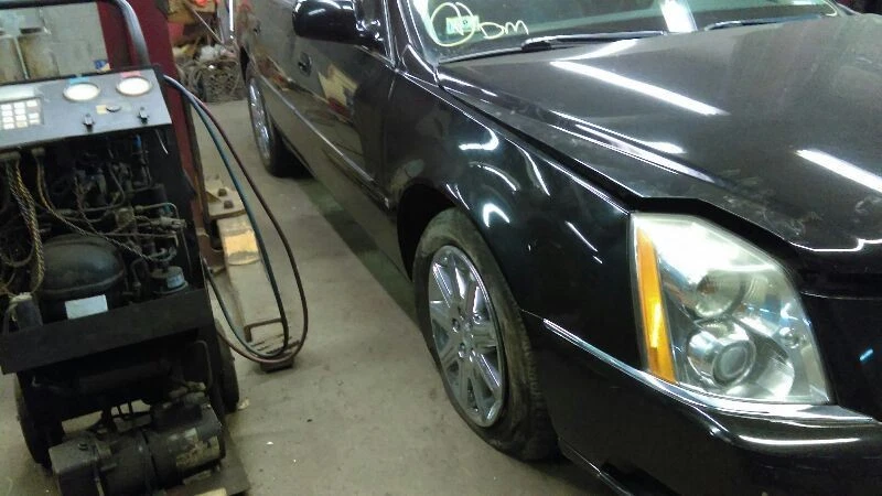 Cadillac DTS 2010 sedán de 4 puertas cinturón de seguridad trasero retractor central Foto 3 de 4