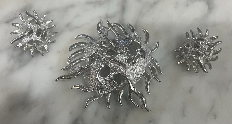 Vintage 1970 Sarah Coventry Sea Urchin Clip-on Earrings & Brooch