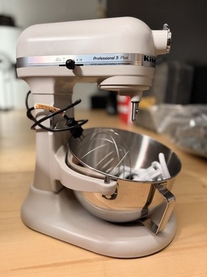 Kitchen aid Professional 550 Plus 5 Qt Bowl Stand Mixer - Used GREAT CONDITION