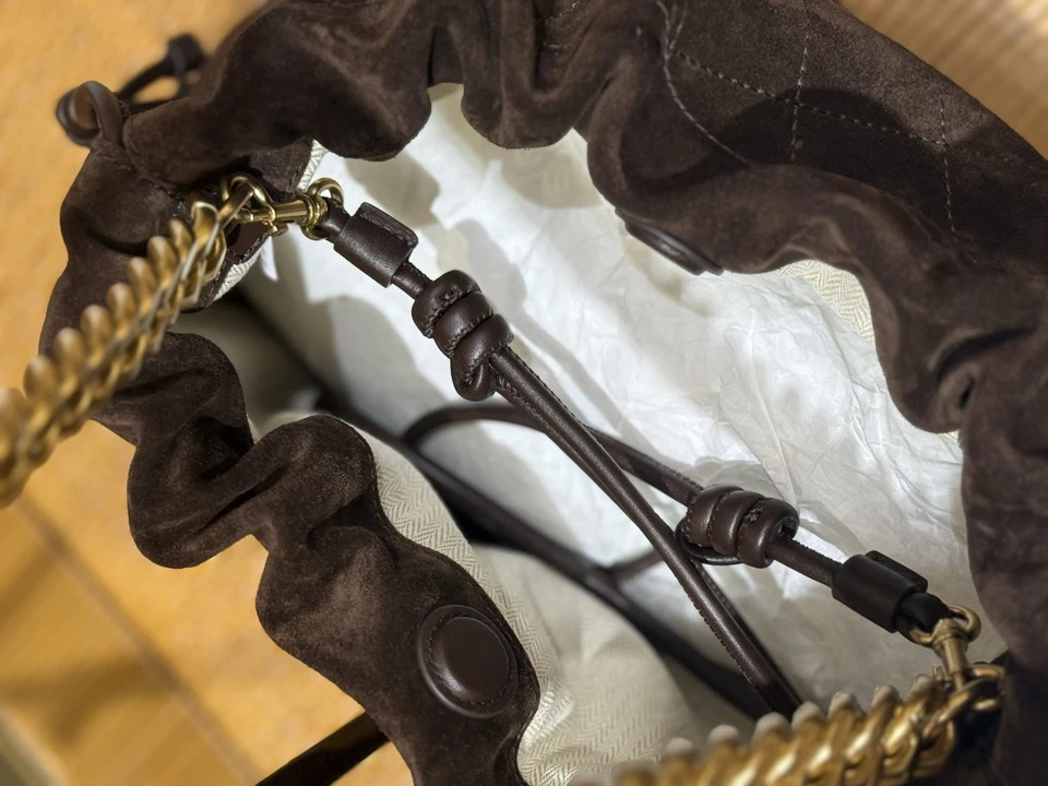 BOLSO TORYBURCH WILLA GAMUZA GRANDE E/W CORDÓN 170066 CACAO OSCURO/200 Foto 4 de 4