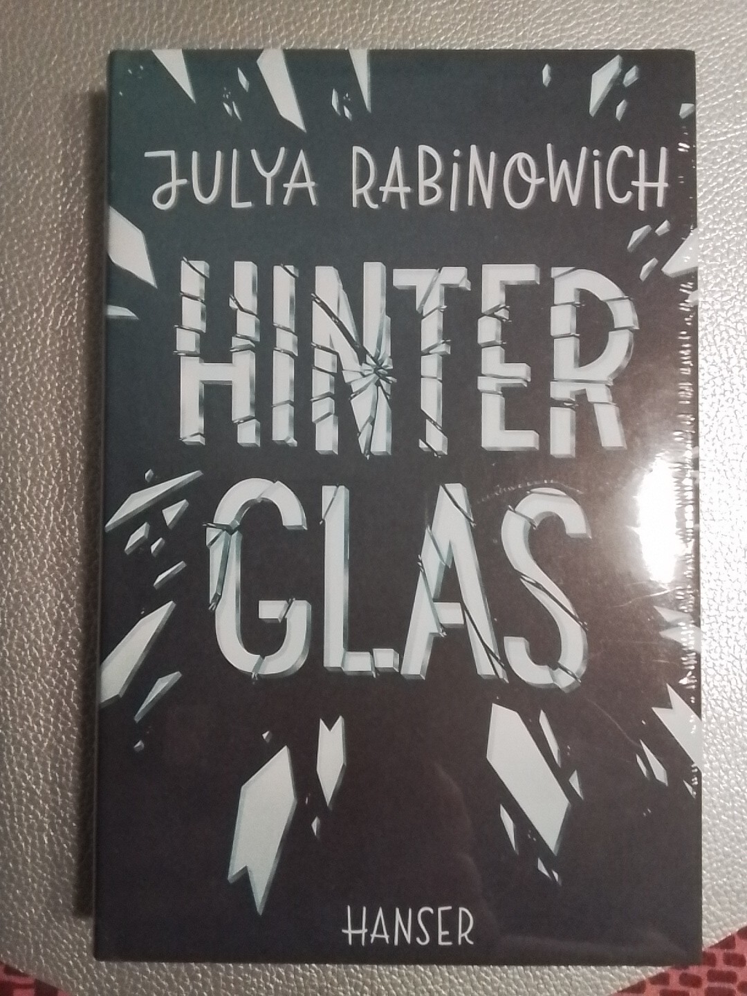 Thumbnail - Julya Rabinowich: Hinter Glas (gebundene Ausgabe, 9783446262188)