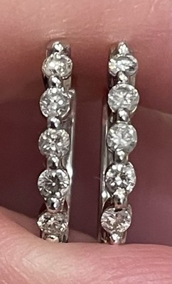 S & J Diamond Corp 14K Weißgold 0,3 ctw Diamant Klapp Huggie Creolen Ohrringe