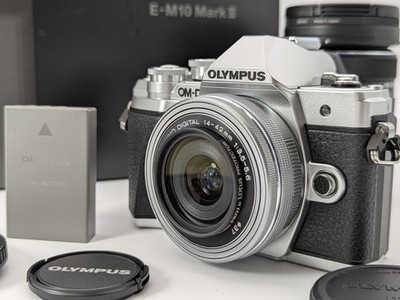 Olympus OM-D E-M10 Mark III Mirrorless 14-42mm / 40-150mm Zoom Kit [MINT] #1942