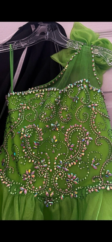 Girls Pageant Dress size 6 - Image 2 of 4