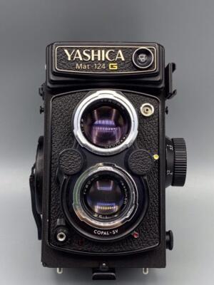 YASHICA MAT-124G MEDIUM FORMAT TLR FILM CAMERA WITH LEATHER CASE