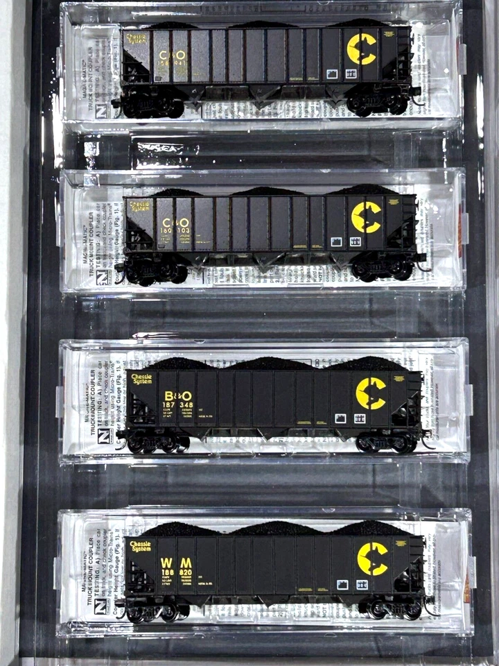 MICRO-TRAINS N SCALE 4-PK 100-TON 3-BAY OPEN HOPPERS CHESSIE STSTEM 98300217 - Image 2 of 4