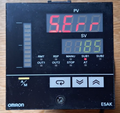 DIGITAL CONTROLLER OMRON E5AK-AA2-500 used