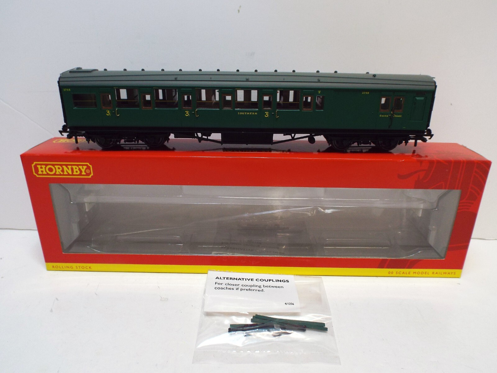 HORNBY R4737 SR MAUNSELL 6 COMPARTMENT BRAKE 3RD COACH 3798 NIB (C1312)