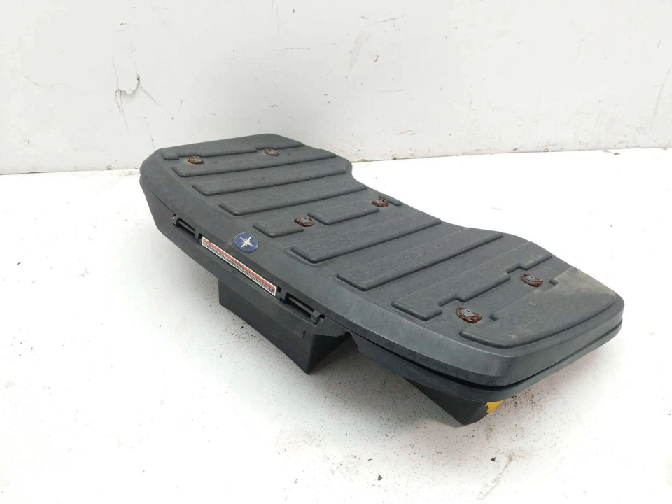 03 Polaris Sportsman 500 HO compartimento de almacenamiento frontal Foto 3 de 4