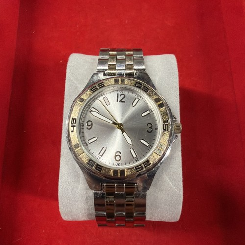 FANCY STAINLESS STEEL SPORT WATCH RUNS GREAT UNBRANDED- BBA-23