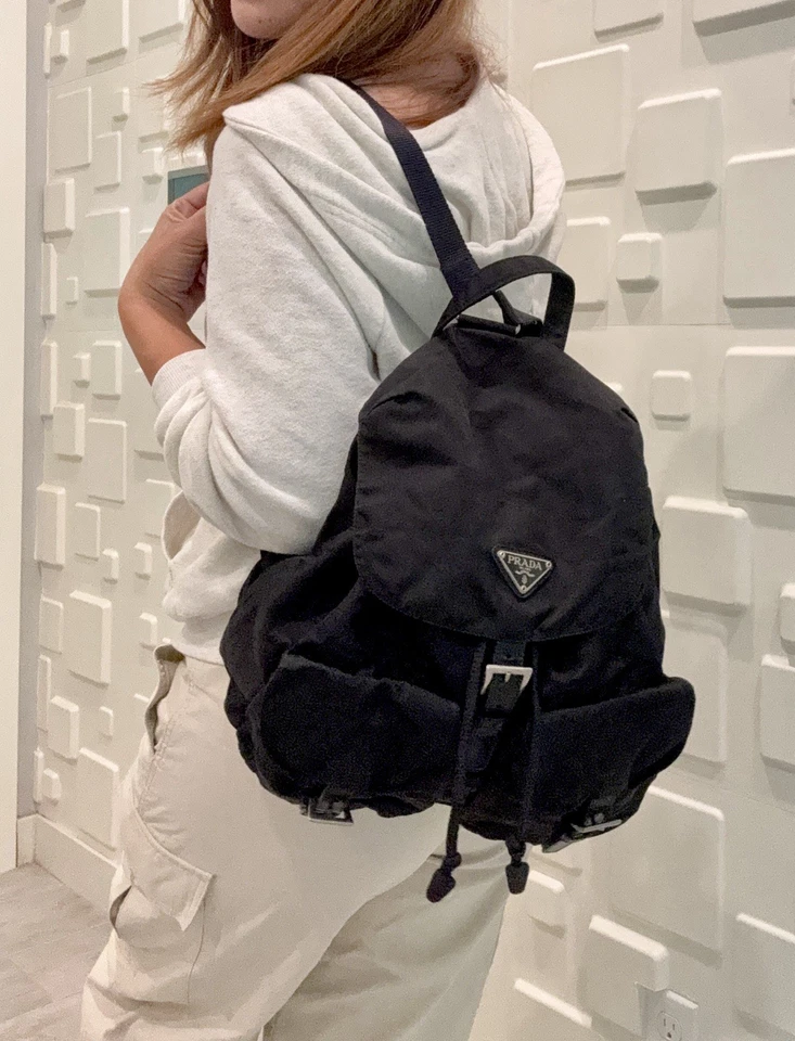 Auténtico bolso mochila pequeña de nailon negro PRADA Foto 3 de 4