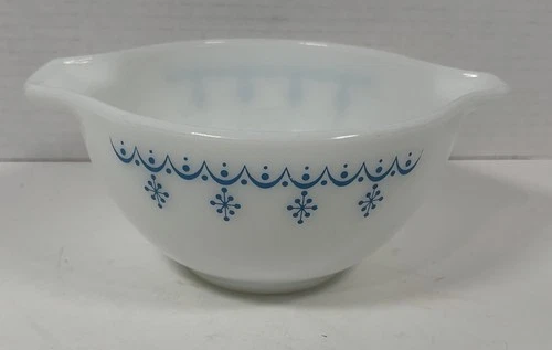 Vintage Pyrex Blue Snowflake Garland on White Cinderella Bowl 1-1/2 Pt. #441