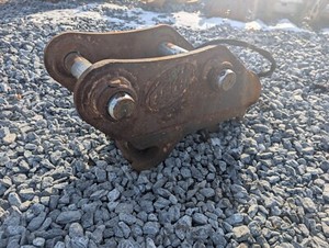 Geith Hydraulic Excavator Coupler; 80 mm Pins; Fits: Cat, Case, Deere, Hitachi