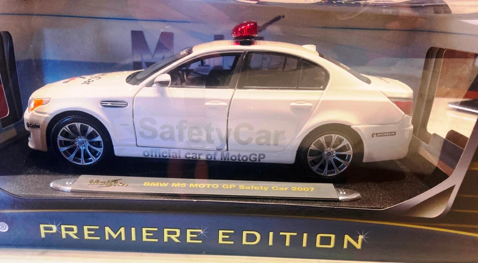 raro BMW M5 Moto GP Safety car 2007 1/18 1:18 MAISTO PREMIERE EDITION  - Imagem 4 de 4