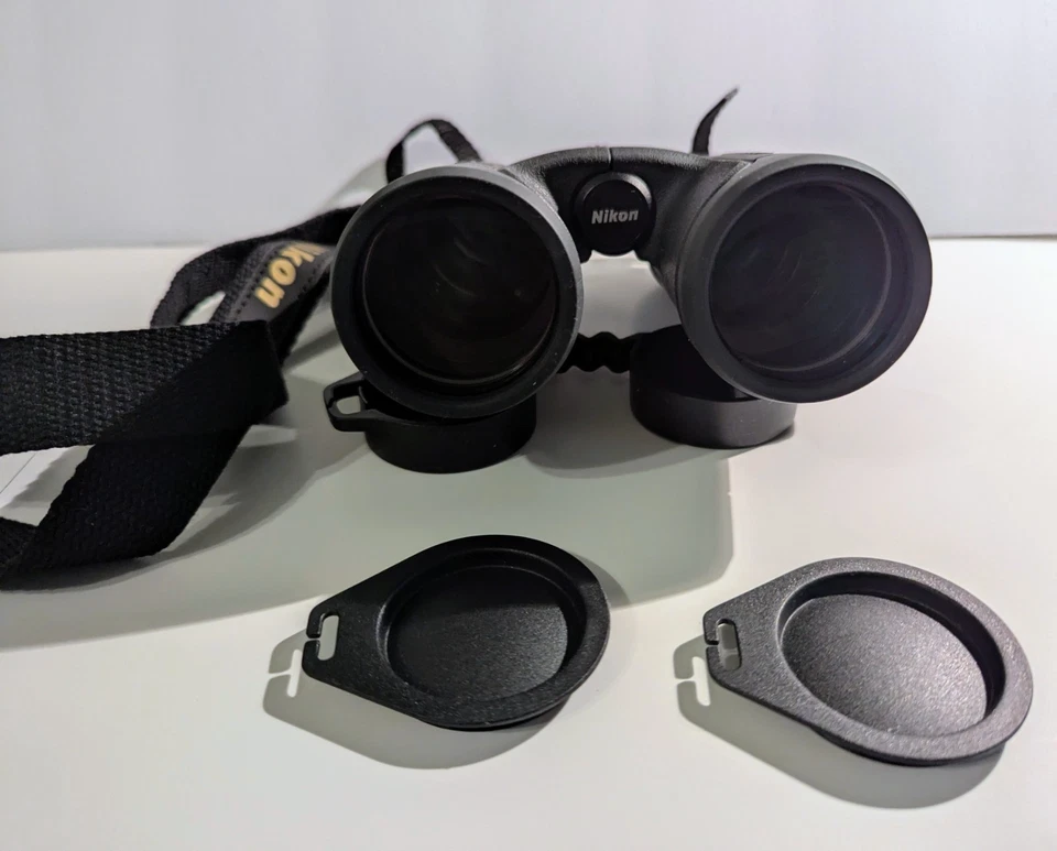 Nikon Prostaff P7 8x42 Black Binoculars for Birdwatching and Concerts - Image 3 of 4