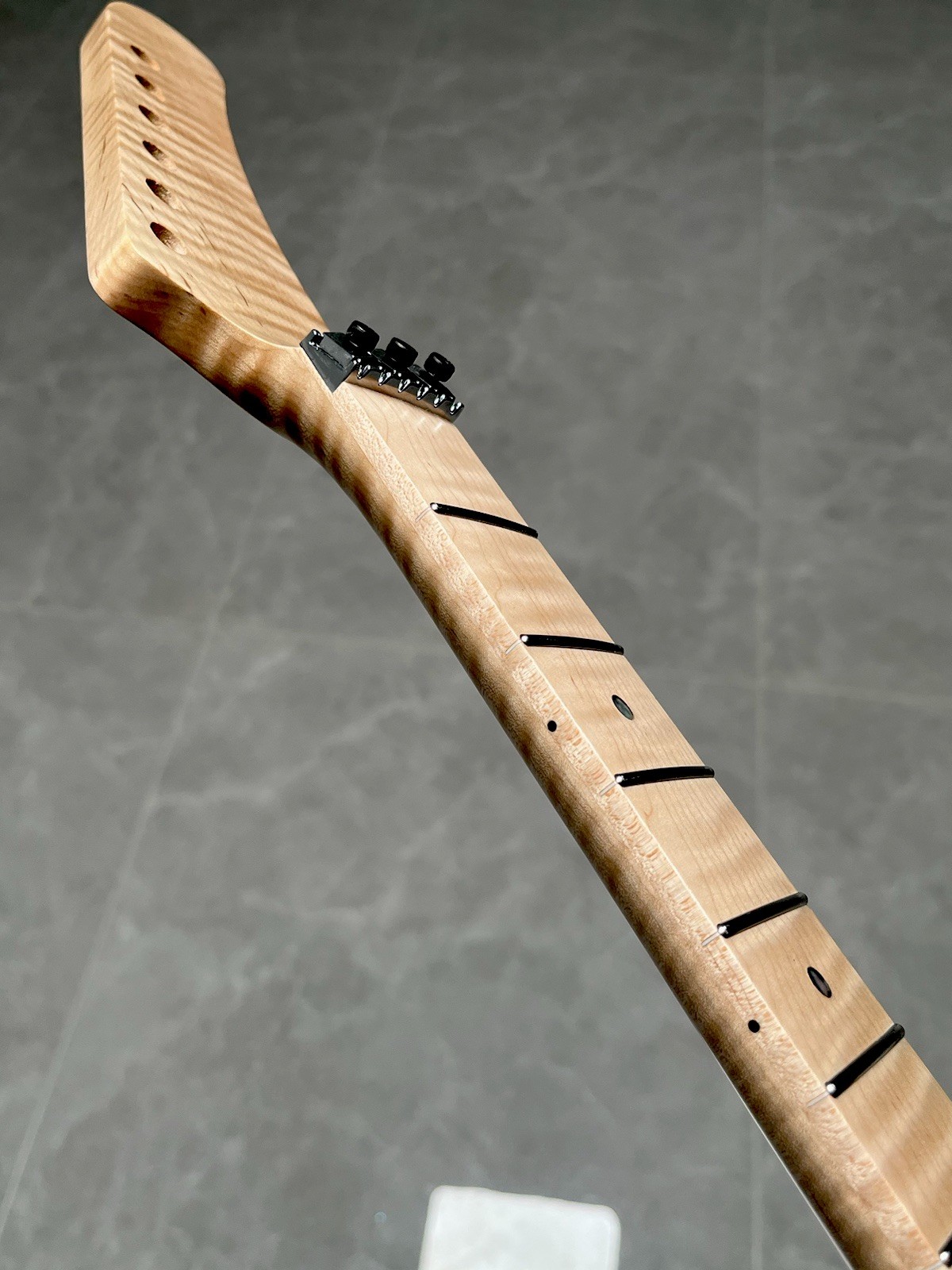 AAAAABanana Headstock Floyd dado 24 tasti fiamma naturale acero manico chitarra elettrica foto 3