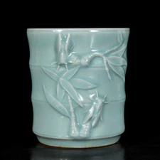Chinese Bean Green Glaze Porcelain Carved Cicada Pattern Bamboo Joint Brush Pot