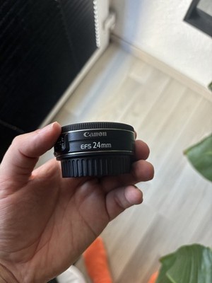 *Neuwertiges Canon EF-S 24mm f2.8 STM Pancake-Objektiv für Canon