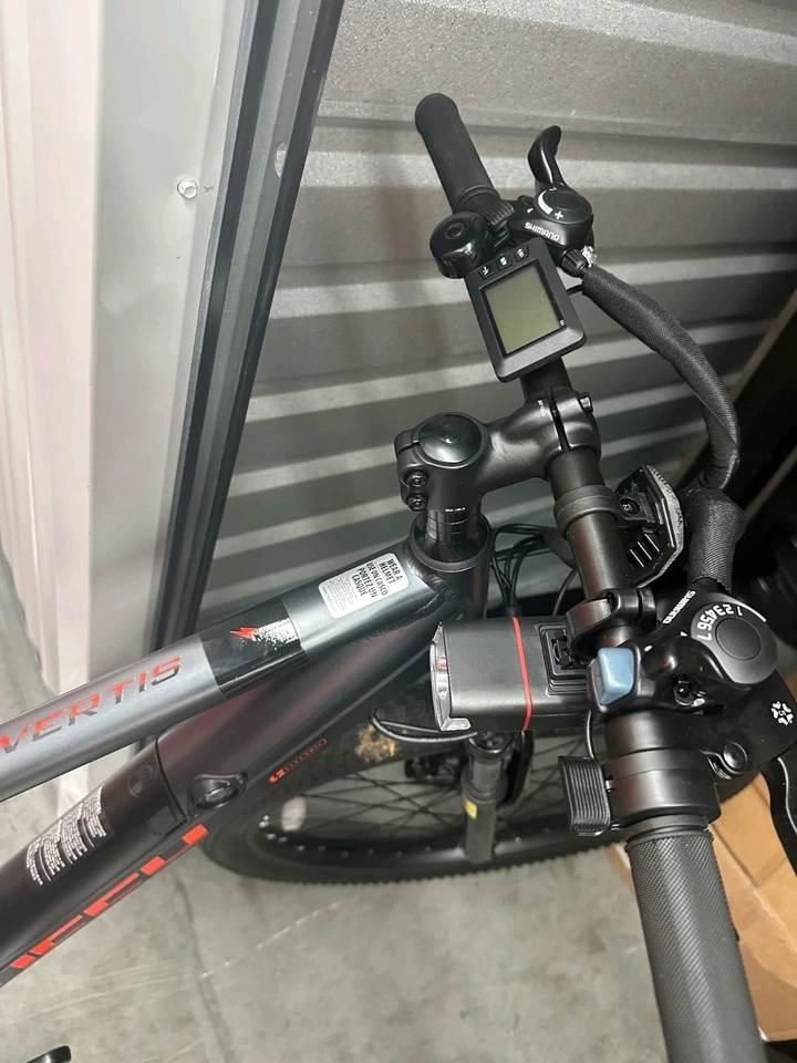 Bicicleta de montaña eléctrica Huffy 27,5" Vertis 36V para adultos Foto 3 de 4