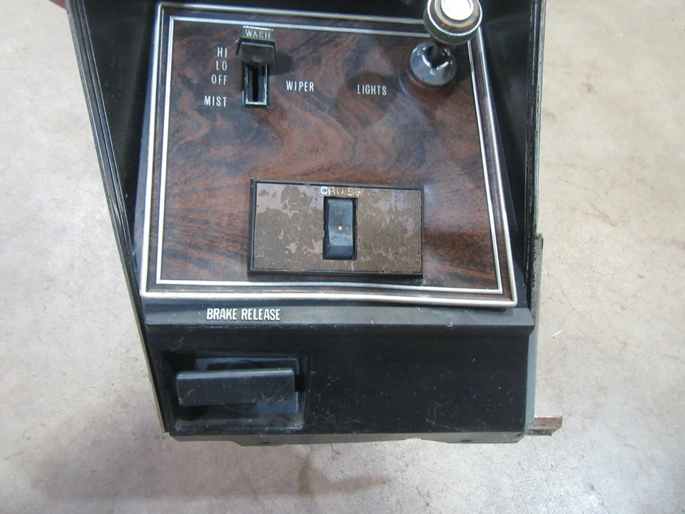 Oldsmobile Cutlass 1977 panel de tablero interior interruptor control moldura luces limpiaparabrisas Foto 2 de 4