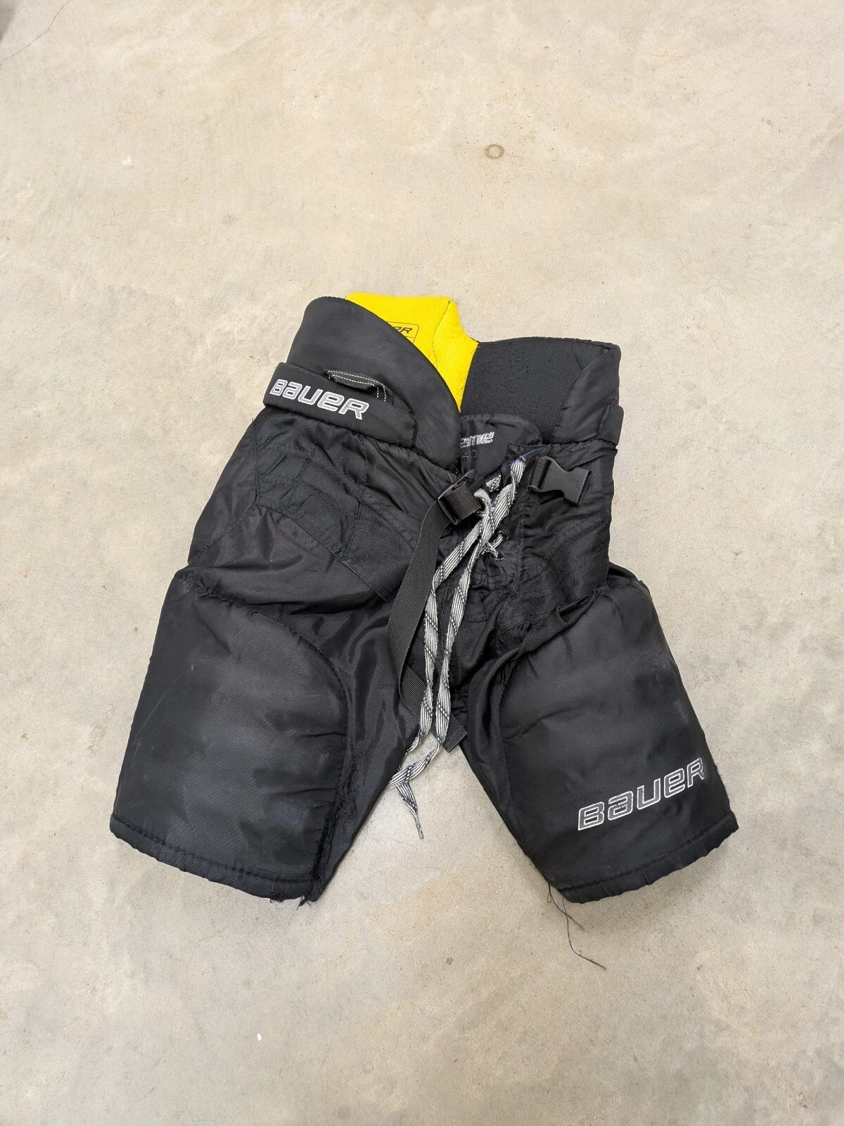 Petit pantalon de hockey Bauer Supreme One40 junior garçon One 40 1 coussinets noirs hanche