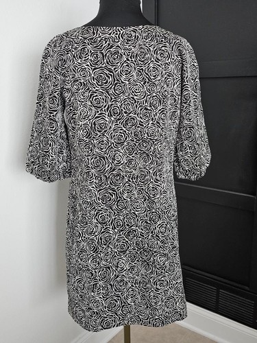 EUC *Lilly Pulitzer* Women's Silk Blend B/W Roses Knee Length Shift Dress 6 - Picture 3 of 11