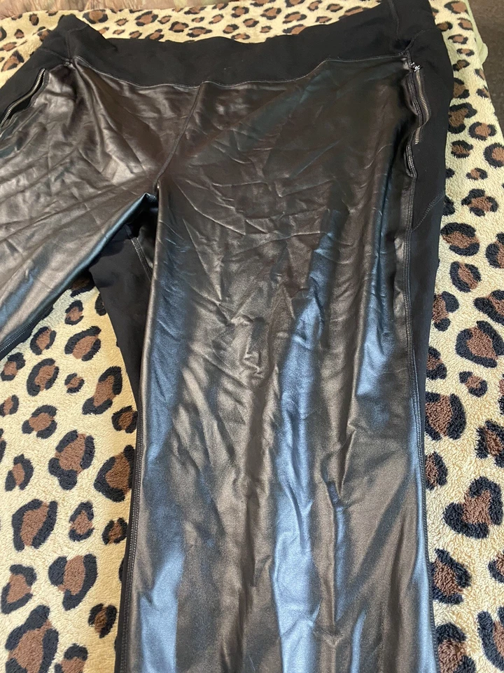 Pantalones Legging Old Navy Active para Mujer 4X Plus Negro tiro alto imitación cuero delantero Foto 2 de 4