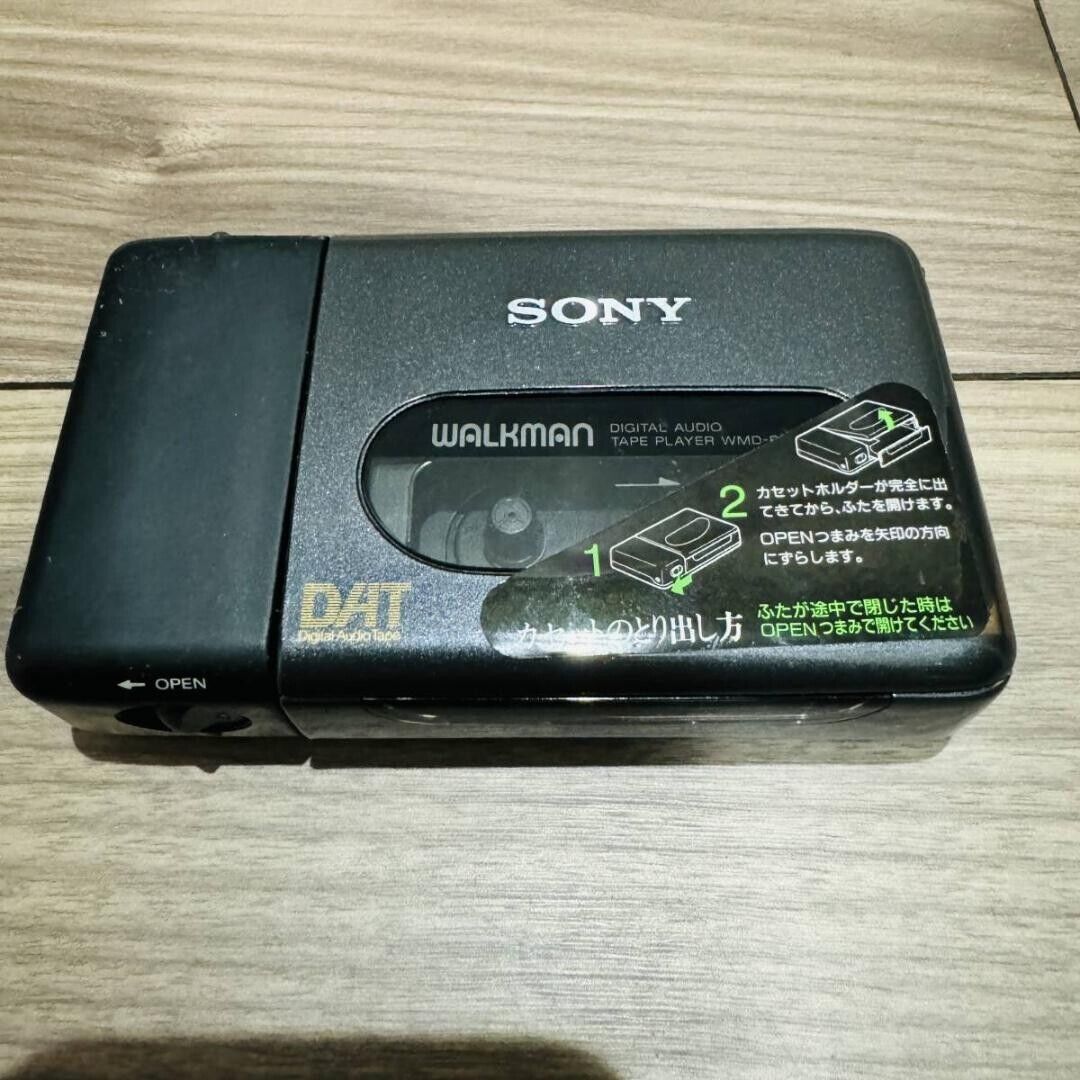 Sony walkman WMD-DT1 USED Energized confirmed, with genuine Sony walkman WMD-DT1 USED Energized confirmed, with genuine