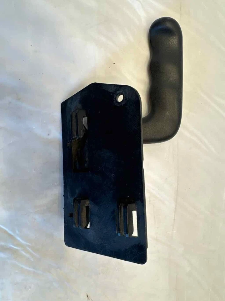 Manija de puerta interior trasera izquierda lado del conductor Chevrolet Tahoe 2000-2006 OEM Foto 2 de 4