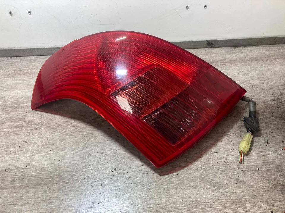 2007 SUZUKI SWIFT PASSENGER & DRIVER SIDE REAR TAIL LIGHTS PAIR - Image 2 of 4