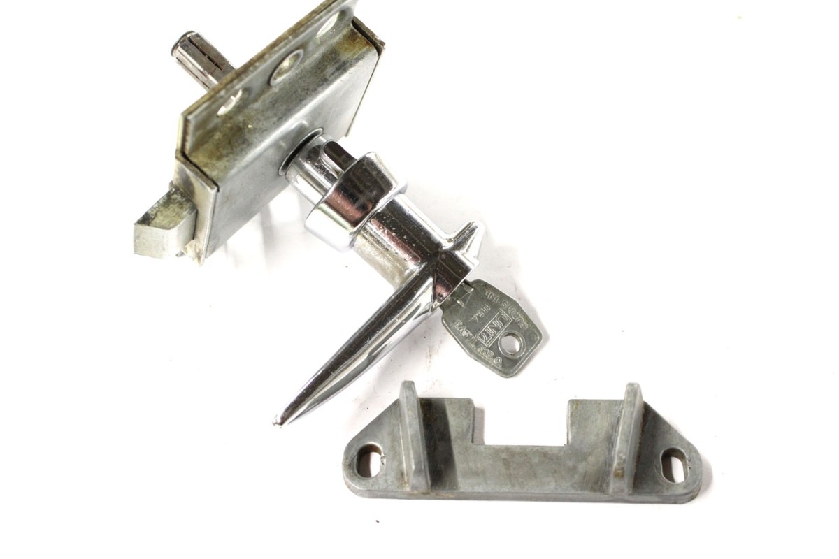 Triumph GT6 MKI MKII Trunk Boot Lid Handle Latch Assembly 710497
