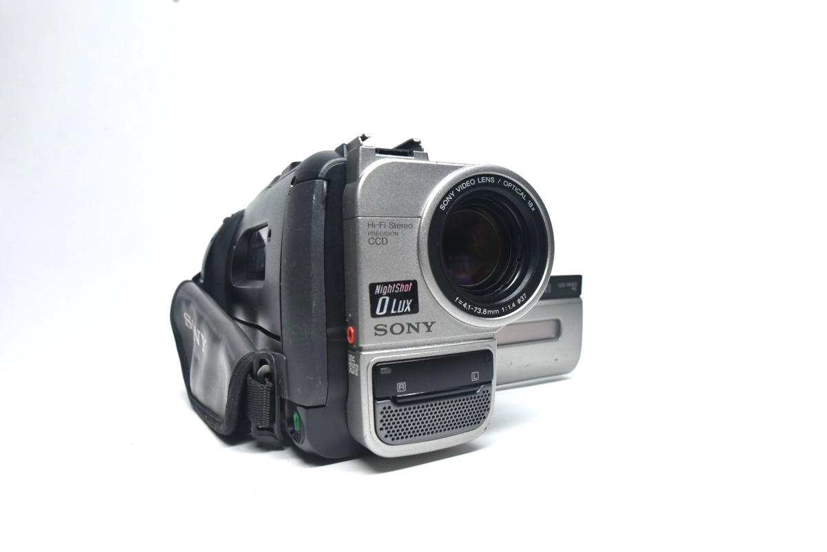 Sony Handycam CCD-TRV65E Camcorder Hi8 Tape 560x Night Vision