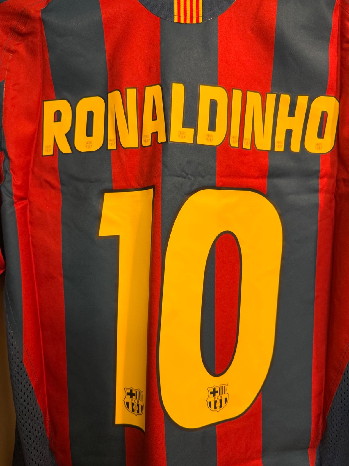 2005 2006 Nike FC Barcelona Reissue Jersey  - Ronaldinho - HQ1462-471 thumbnail 6