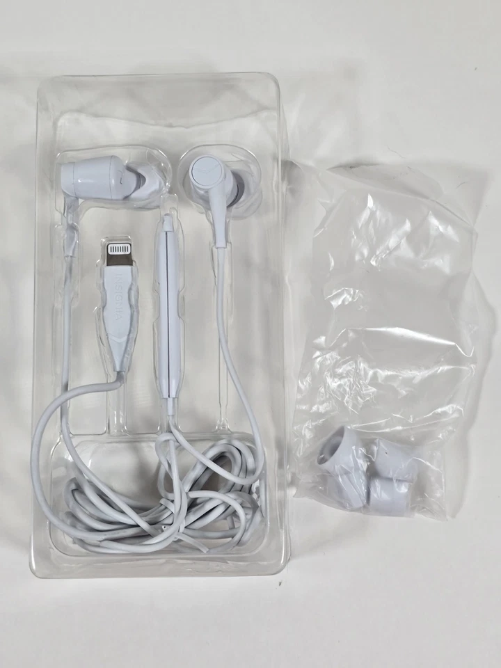 Insignia - Auriculares con conector con cable para dispositivos Apple - Blancos Foto 2 de 4